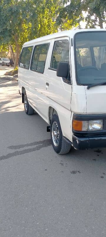 Nissan hiace 2