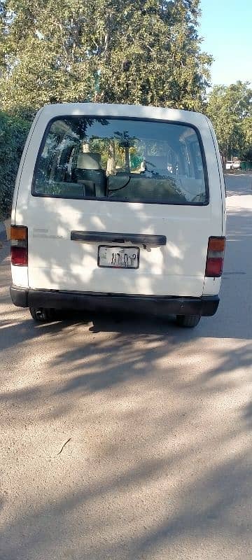 Nissan hiace 4