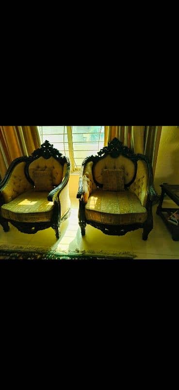 chinoti sofa set 10 seter 4+4+1+1 urjent for sale excellent condition 1