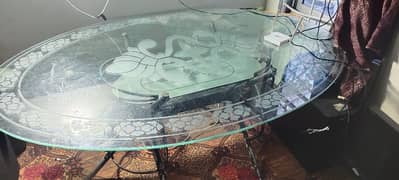 dinning table in good condition