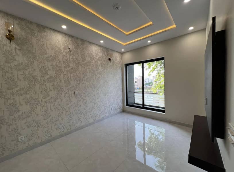 5 Marla Beautiful Luxury House For Sale In Etihad Town Prime Location 7