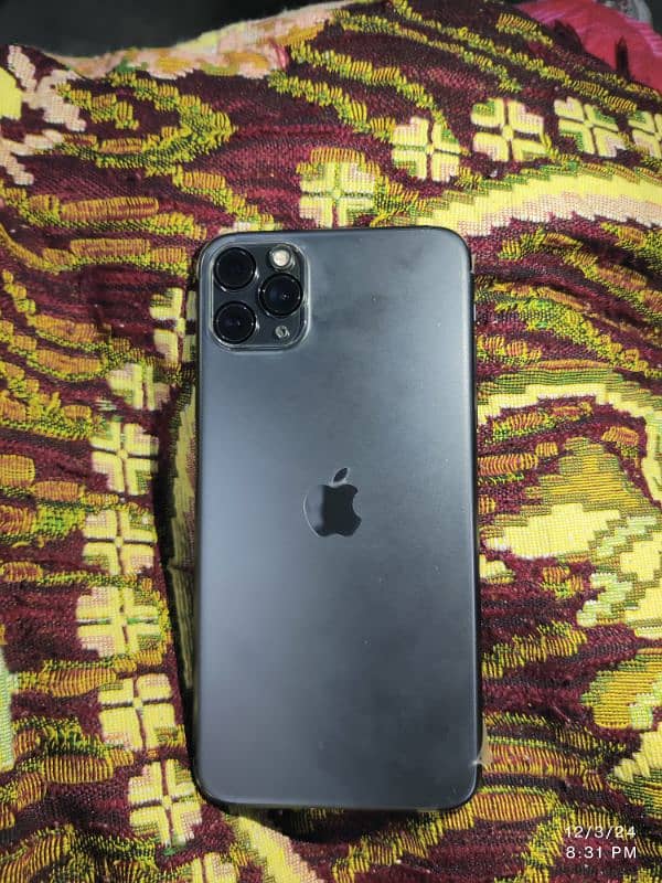 iphone 11 pro max Full ok 10/10 condition icloud locked 0