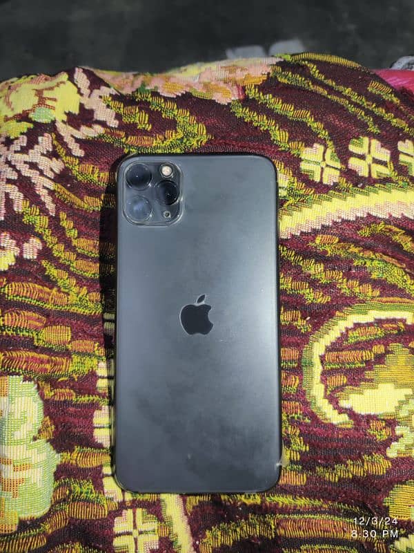 iphone 11 pro max Full ok 10/10 condition icloud locked 3