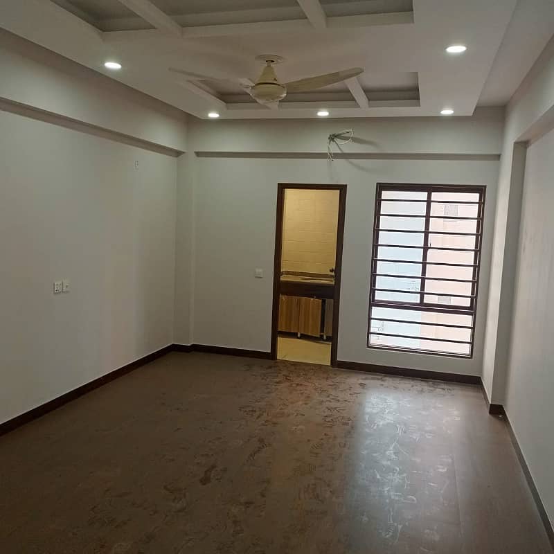 FOR RENT - 3 BEDDD BRAND NEW FLAT (WEST OPEN-CORNER) AVAILABLE IN METROPOLIS RESIDENCY, MAIN JINNAH AVENUE KARACHI 8