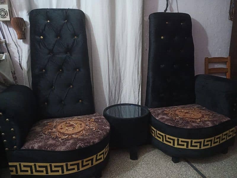 2 sofa set and 1 side table for sale 0