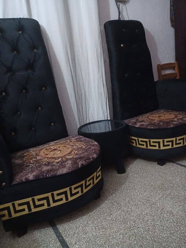 2 sofa set and 1 side table for sale 2