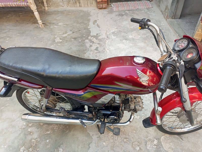 Honda dream 2016 model condition bilkul saaf hai 2