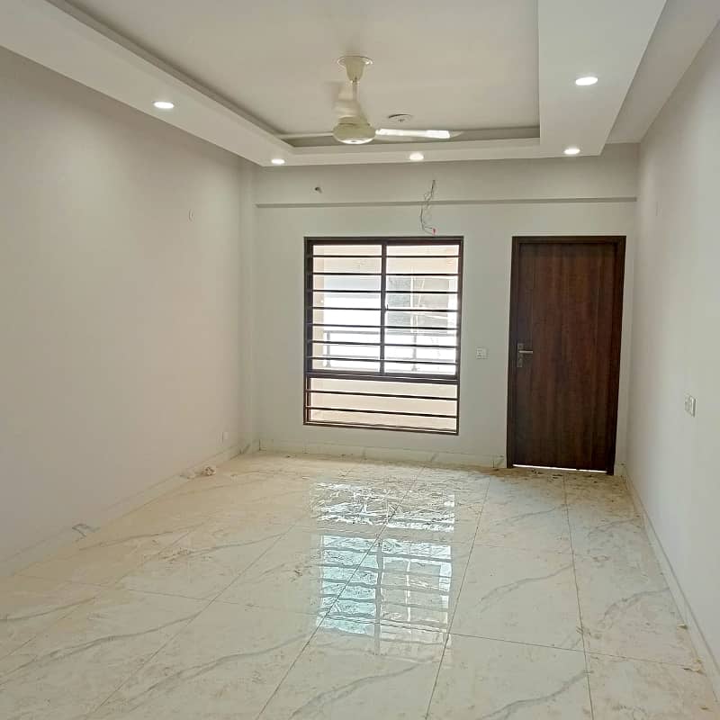 FOR RENT - 3 BEDDD BRAND NEW FLAT (WEST OPEN-CORNER) AVAILABLE IN METROPOLIS RESIDENCY, MAIN JINNAH AVENUE KARACHI 10