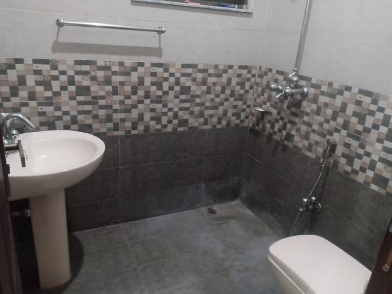 Prime Location 15 Marla Upper Portion For rent In Rs. 45000 Only 5