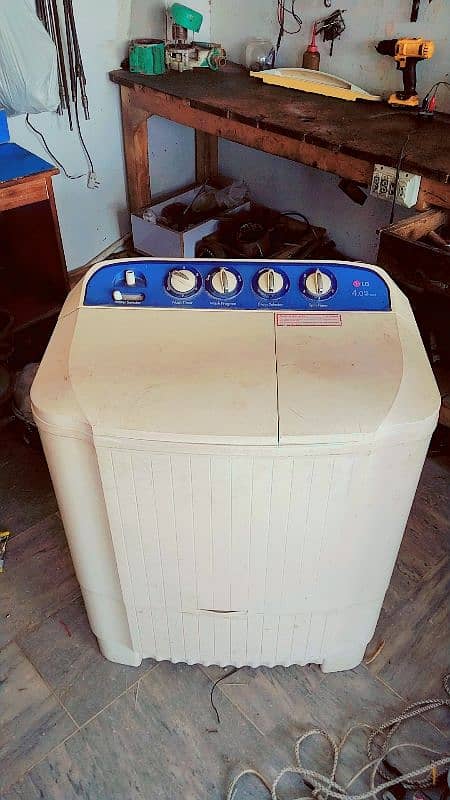 LG washing machine and dryer 0