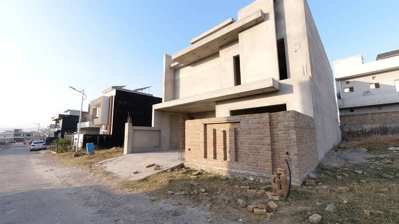 Ideally Located House Of 2275 Square Feet Is Available For sale In Islamabad 21