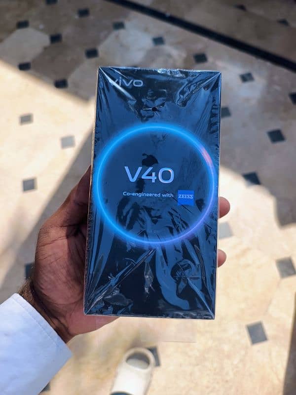 Vivo V40 5 G just Box open 7