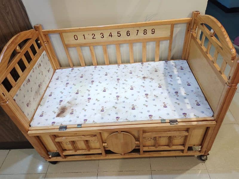 selling baby cot without mattress 0