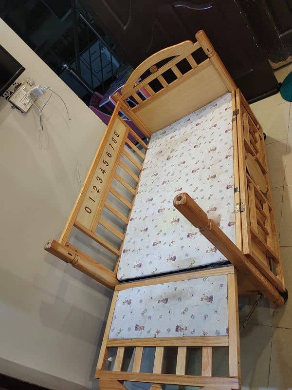 selling baby cot without mattress 1