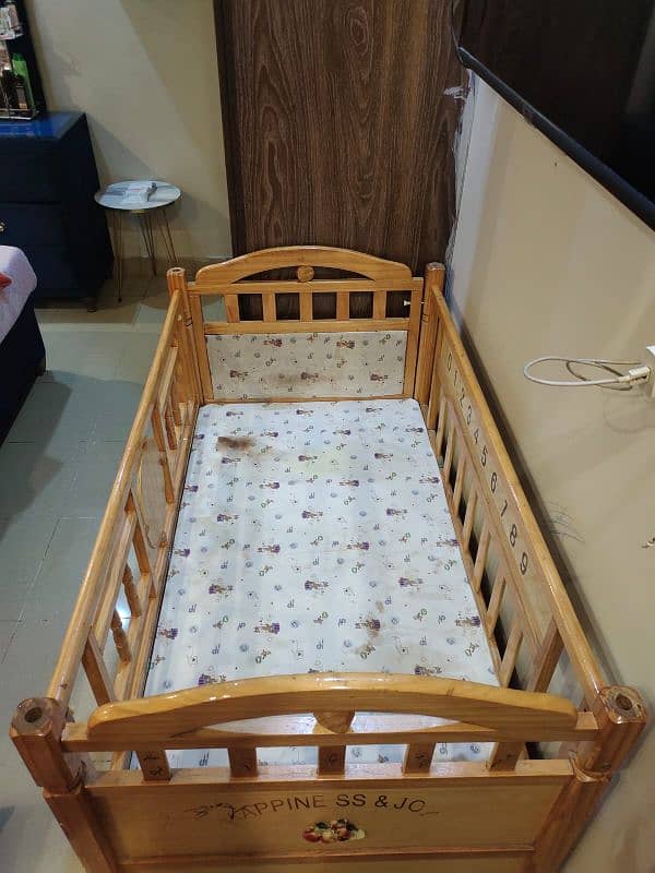 selling baby cot without mattress 2