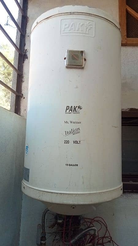 Pak Water Gyser 220 Watts Running Condition For Sale 0