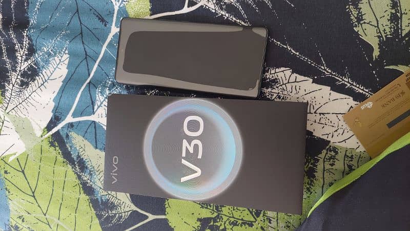 vivo V30 5G 1