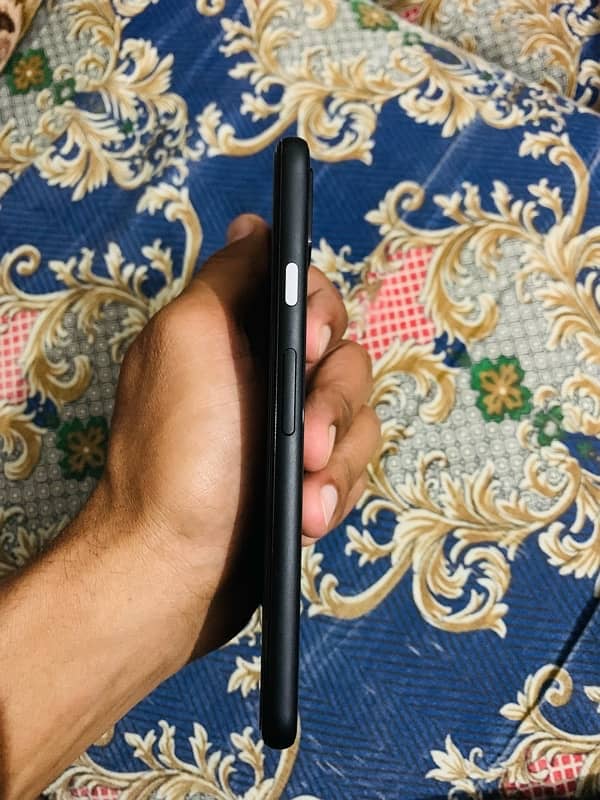 google pixel 4  6/64gb 10/10 condition 2