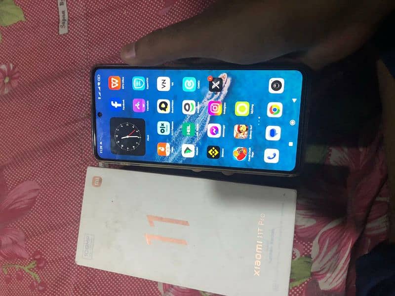 Xiaomi 11t pro 12GB ram 256 GB room 1