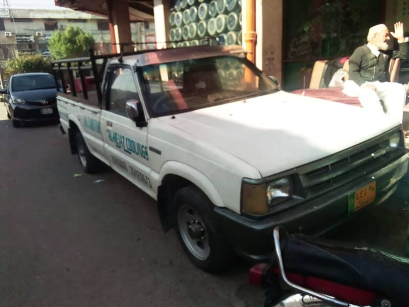 Mazda B2200 1990 1