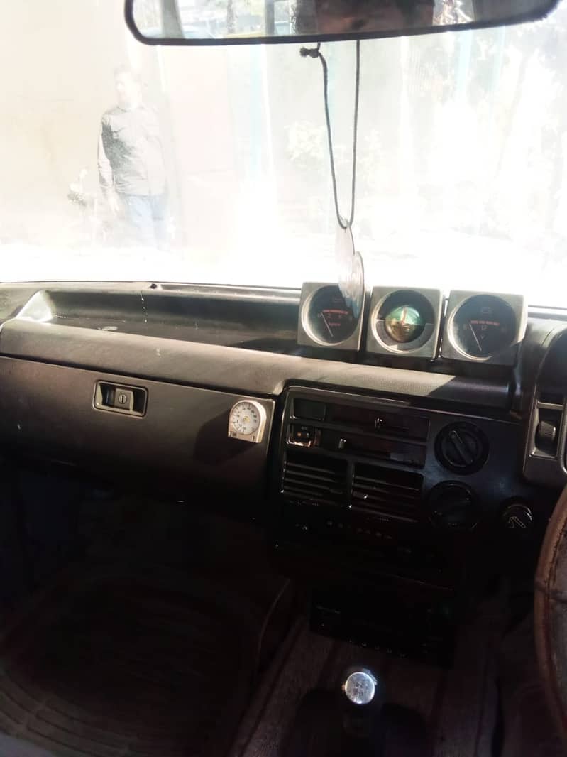 Mazda B2200 1990 4