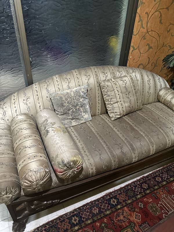 Elegant 3 seater Sofa 9