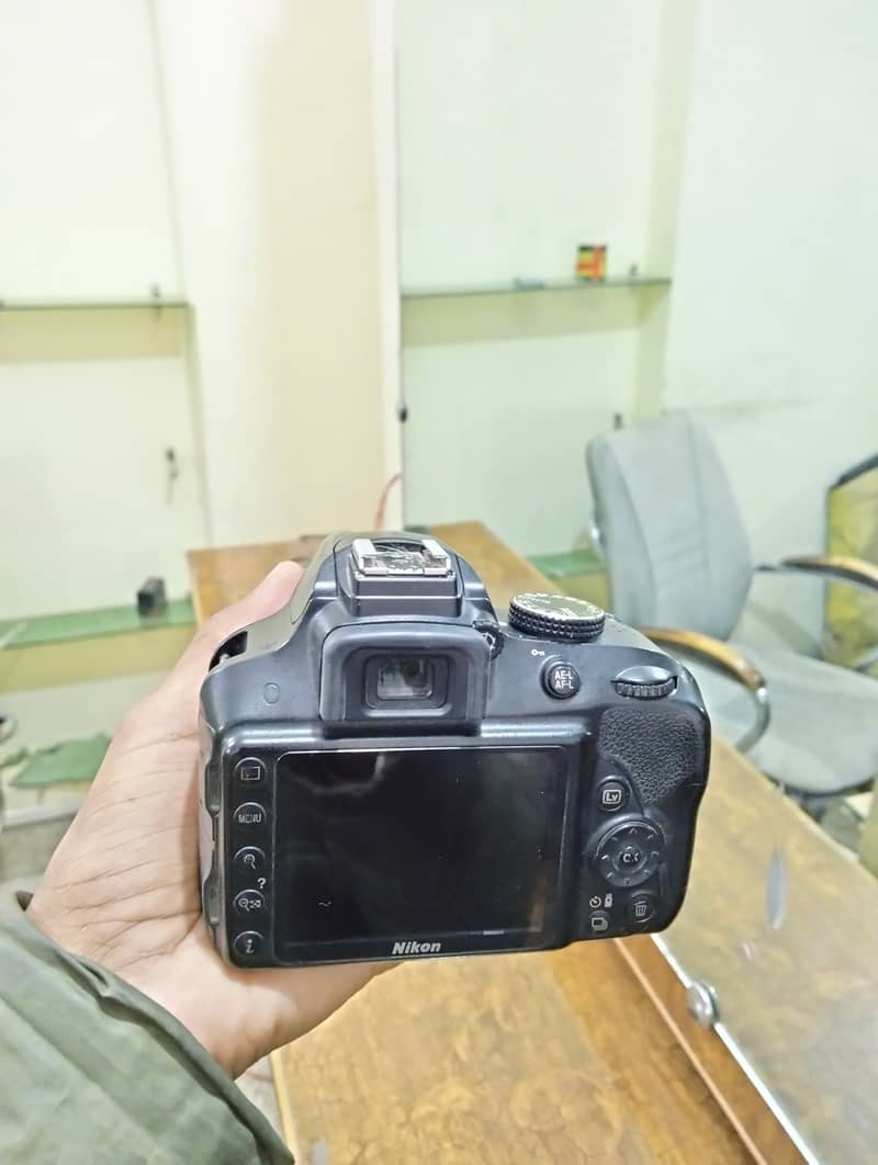 Nikon D3300 with kit lens 7