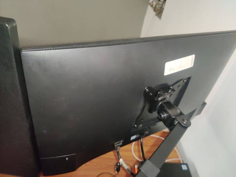 Dell 22 inches borderless monitor 3