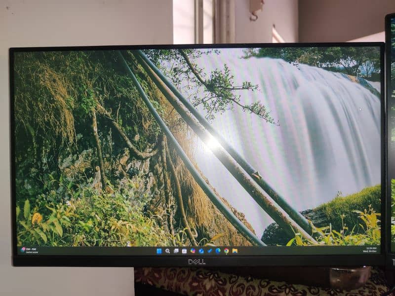 Dell 22 inches borderless monitor 4