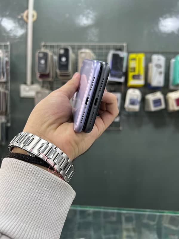 i phone 11 non pta (jv) | iphone 11 64 gb | 10 by 10 stock 6