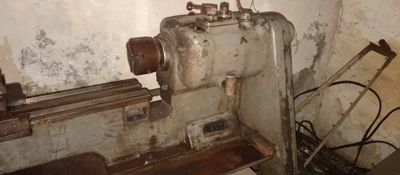 LATHE MACHINE IMPORTED 0