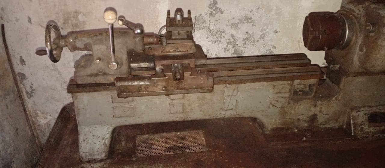 LATHE MACHINE IMPORTED 1