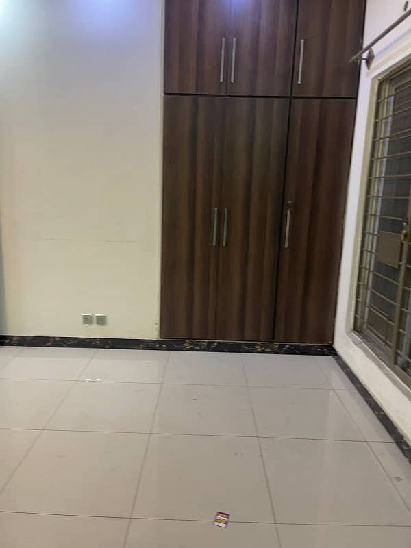 8 MARLA UPPER PORTION WITH ROOF AVAILABLE FOR RENT 5