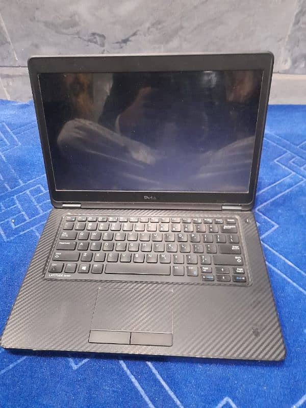 Dell laptop for sale 8 gb 256 gb 2 g graphic card 5th generation 3