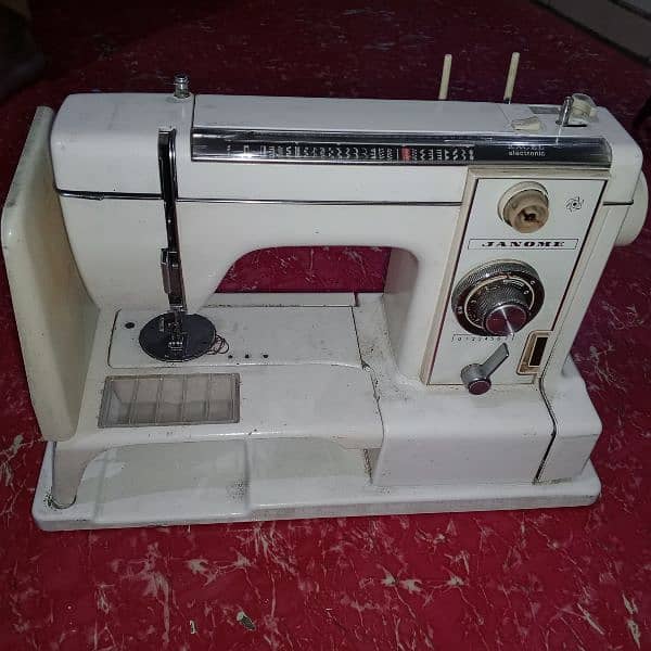 Janome Model 815 Rs. 16500/= 0