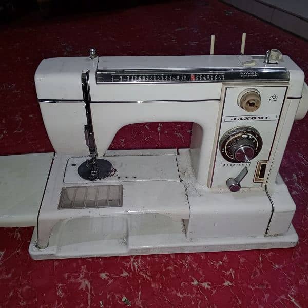 Janome Model 815 Rs. 16500/= 4