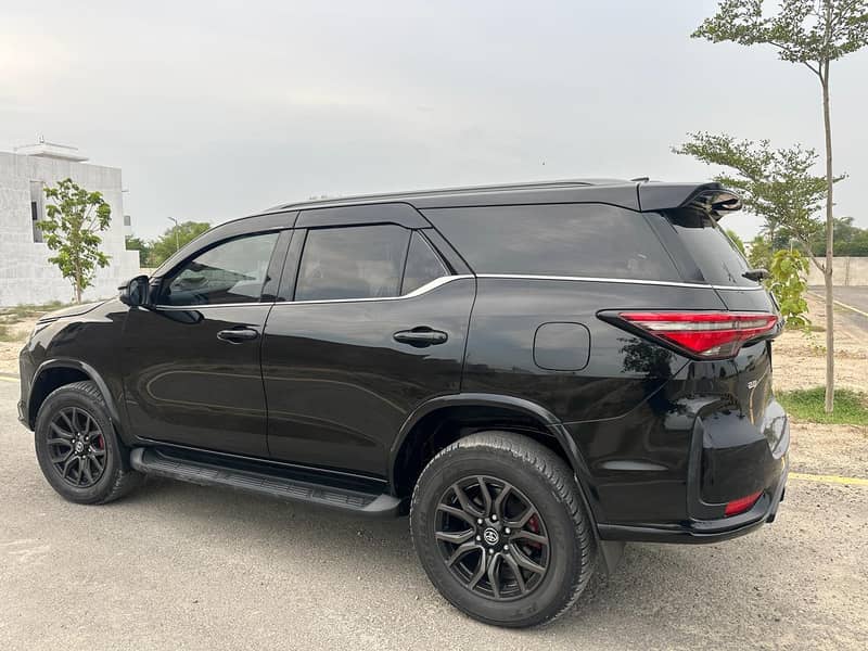 Toyota Fortuner G 2023 GR-S 3