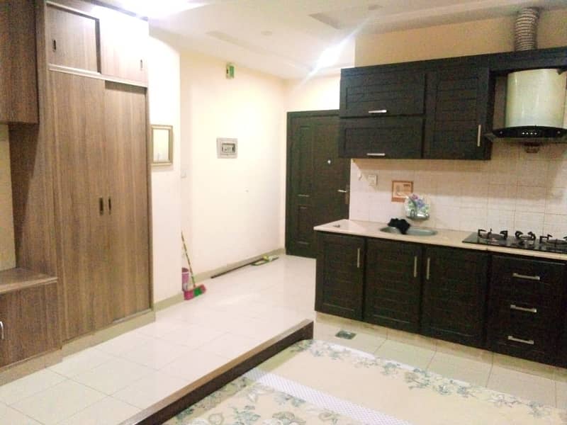 Studio apartments phr day short time available 0