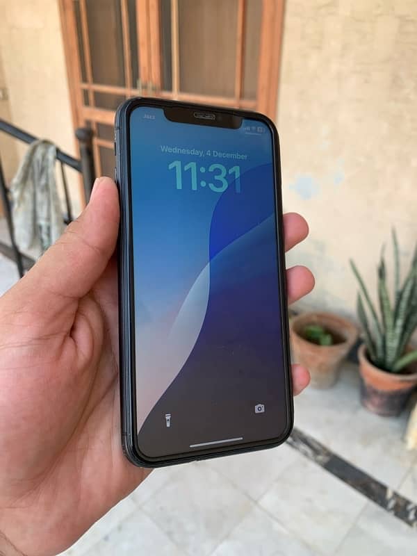 iPhone 11 Factory Unlock 64GB Sim Working Non PTA 10/10 Urgent Sale 1