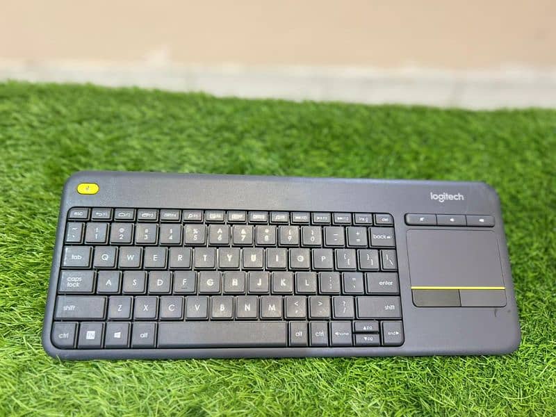 logitech k400+ touchpad keyboard wireless tv keyboard 1