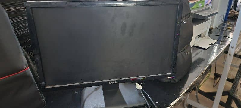 LCD. . 18 inch 0