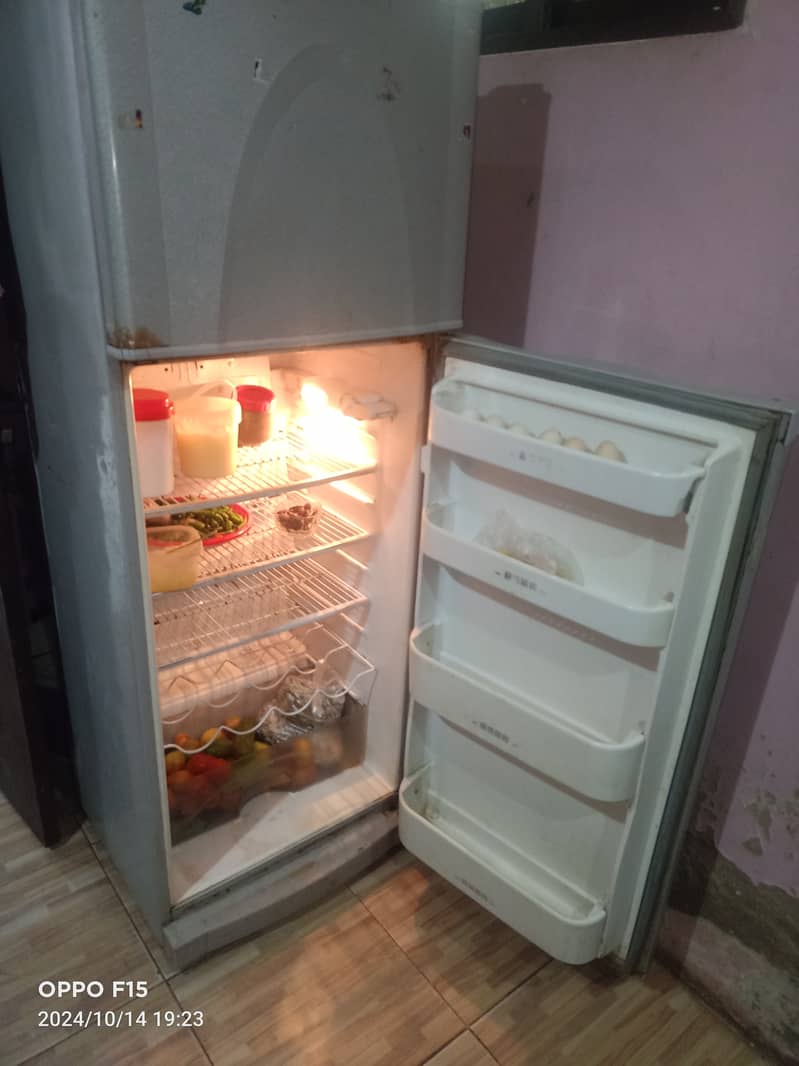 ARGENT SALE DAWLANCE FRIDGE 3