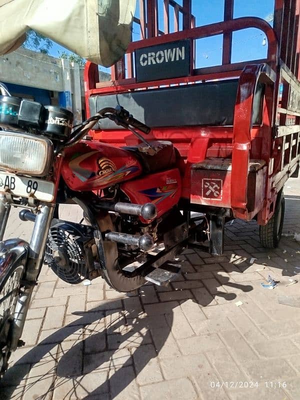 Crown Loader Rickshaw 3