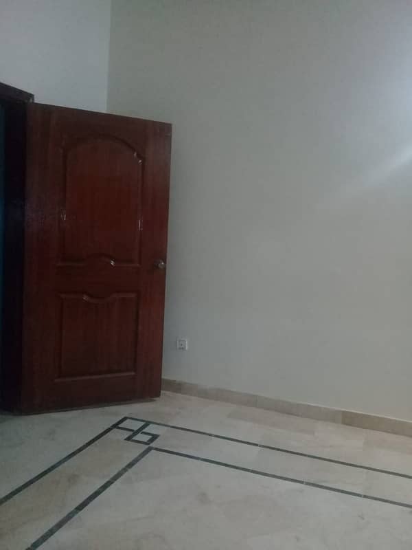 independent 240 yards bungalow for rent in johar 3