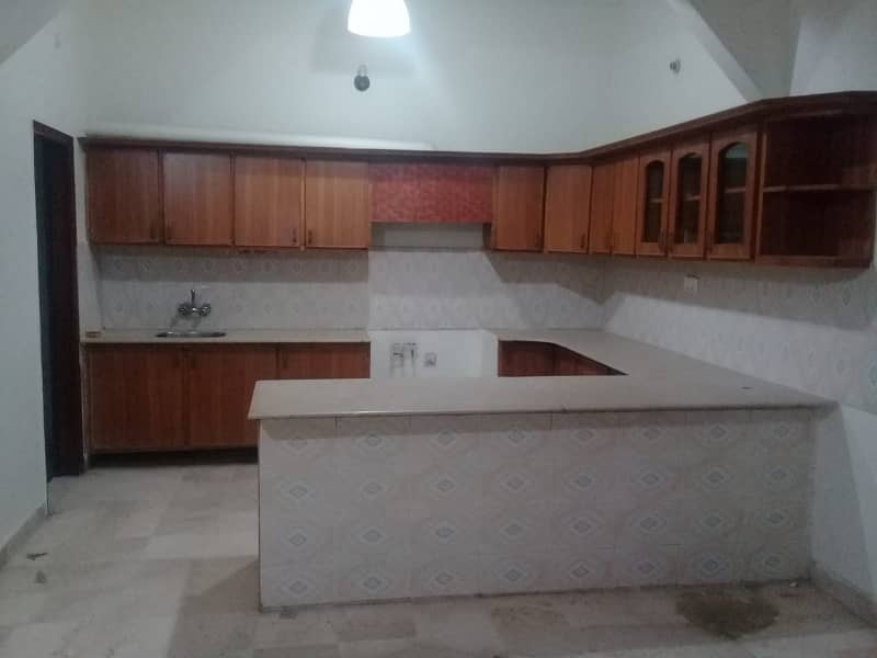 independent 240 yards bungalow for rent in johar 7