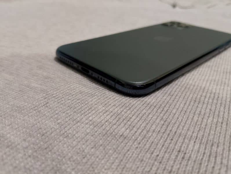 Iphone 11 pro max PTA approved 256 gb 5