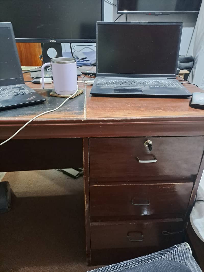 Large size computer/ office table for sale 1