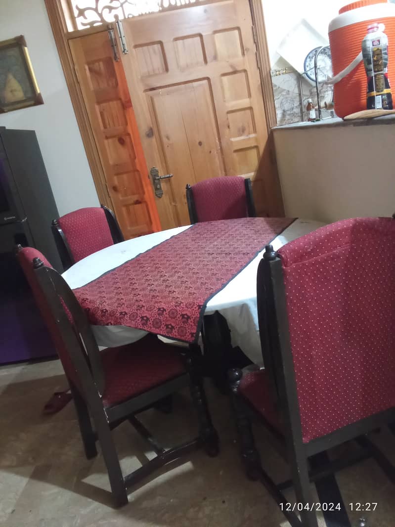 20000 dinning table 4 chairs good condition 0