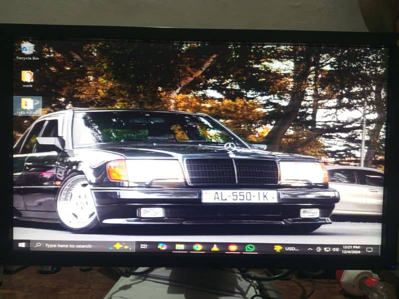 LED MONITOR 22 INCHES (JUST LIKE BRAND NEW) 0