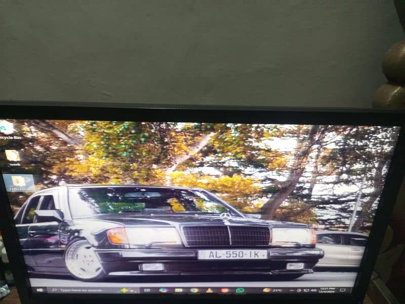 LED MONITOR 22 INCHES (JUST LIKE BRAND NEW) 4